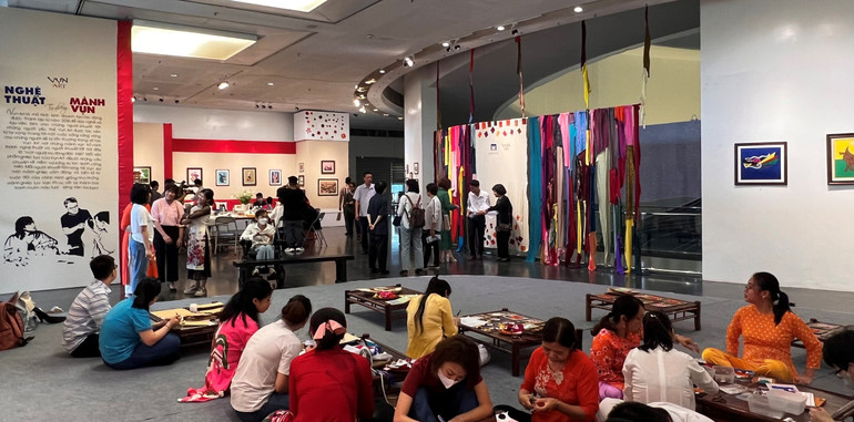 Không gian sản xuất các tác phẩm của Vụn.