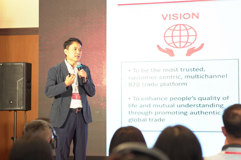 Ông Sam Hui, Phó Chủ tịch Global Sources cung cấp thông tin nghiên cứu về nhu cầu thị trường và dư địa phát triển của các ngành tới các doanh nghiệp.