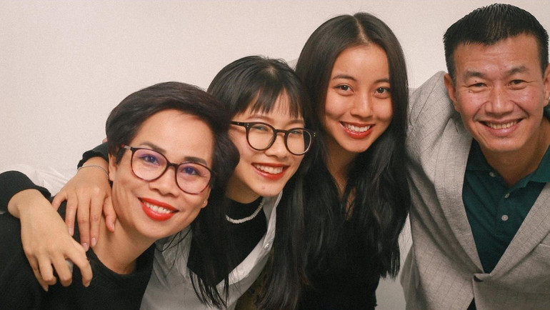 Tuy có không ít bất đồng quan điểm nhưng gia đình vẫn là nguồn động lực to lớn của Mai Chi (Ảnh: NVCC) Tuy có không ít bất đồng quan điểm nhưng gia đình vẫn là nguồn động lực to lớn của Mai Chi (Ảnh: NVCC)