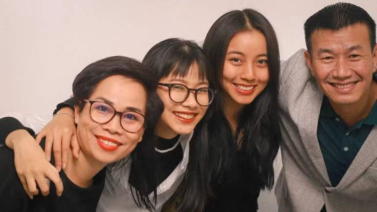 Tuy có không ít bất đồng quan điểm nhưng gia đình vẫn là nguồn động lực to lớn của Mai Chi (Ảnh: NVCC) Tuy có không ít bất đồng quan điểm nhưng gia đình vẫn là nguồn động lực to lớn của Mai Chi (Ảnh: NVCC)