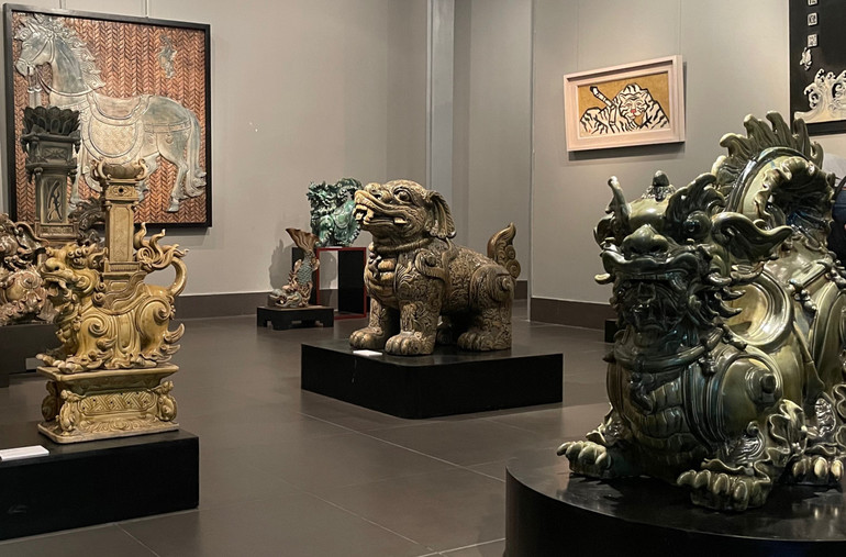 Các tác phẩm tại Triển lãm thể hiện sự kết hợp những yếu tố sáng tạo và thừa kế sự tinh hoa của làng gốm Bát Tràng.