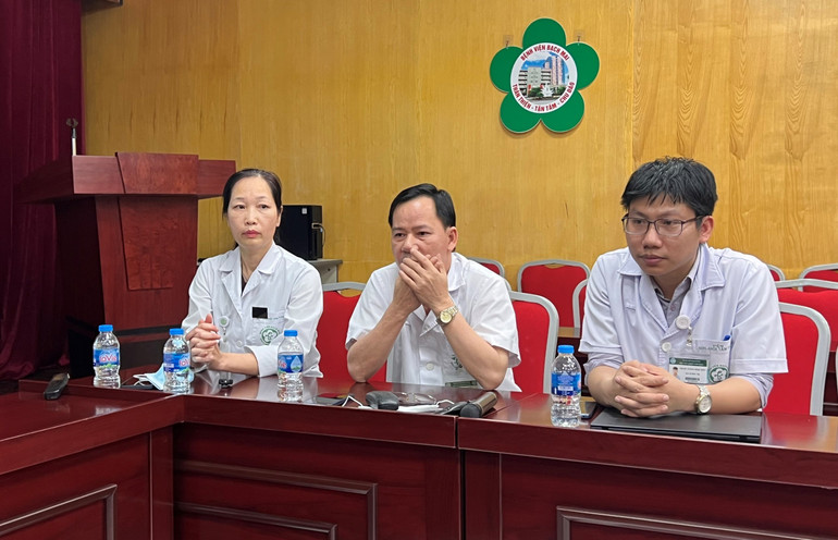 Các bác sĩ chia sẻ thông tin tại tọa đàm “Tâm thần phân liệt tái phát”.