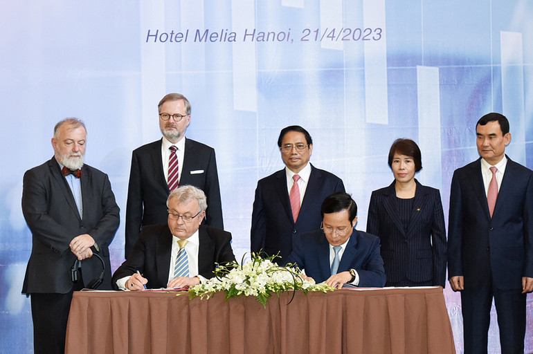 Tại Diễn đàn, VCCI với Phòng Thương mại Cộng hòa Séc đã ký Bản ghi nhớ hợp tác trước sự chứng kiến của Thủ tướng Phạm Minh Chính và Thủ tướng Petr Fiala cùng các đơn vị, doanh nghiệp.