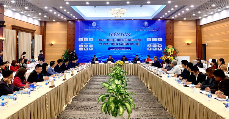 Quang cảnh diễn đàn. Quang cảnh diễn đàn.