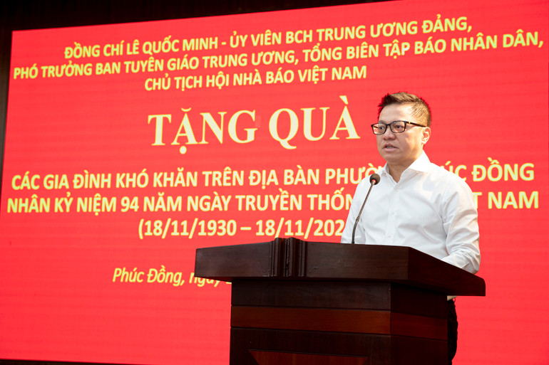 Đồng chí Lê Quốc Minh, Ủy viên Trung ương Đảng, Tổng Biên tập Báo Nhân Dân, Phó Trưởng Ban Tuyên giáo Trung ương, Chủ tịch Hội Nhà báo Việt Nam phát biểu tại chương trình. (Ảnh: Sơn Tùng)