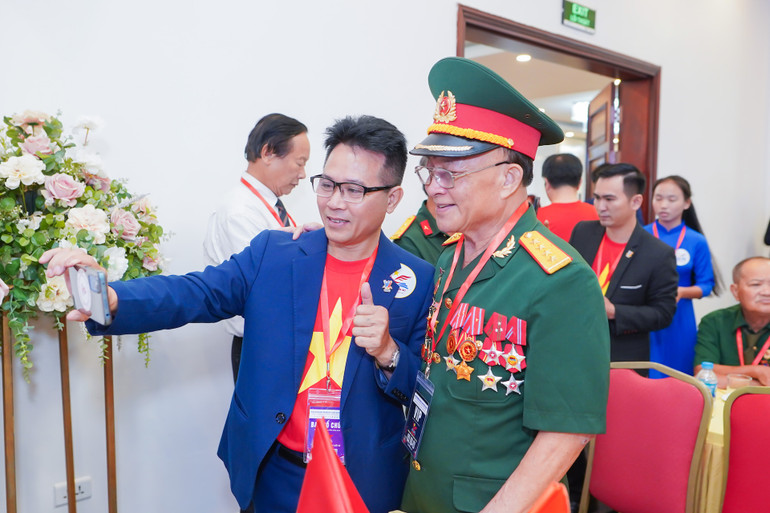 Sau những năm dài tìm kiếm đồng đội một cách "thủ công", đến nay hoạt động ấy sẽ được hỗ trợ rất nhiều từ sự tiến bộ của khoa học-công nghệ.