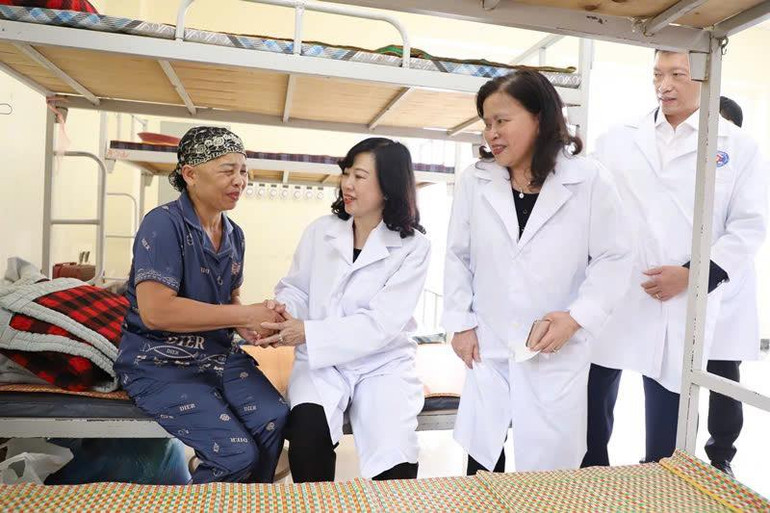 Nhân dịp này, Bộ trưởng Đào Hồng Lan biểu dương những đóng góp, đồng hành của Quỹ Ngày mai tươi sáng trong việc hỗ trợ bệnh nhân ung thư.