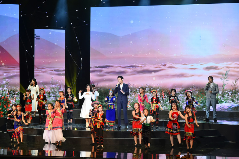 Các tiết mục văn nghệ tại chương trình. (Ảnh: Thủy Nguyên)