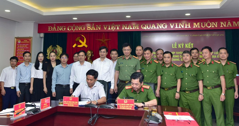 Lãnh đạo Công an tỉnh, Sở Giáo dục và Đào tạo ký kết chương trình phối hợp tuyên truyền, phổ biến pháp luật phòng, chống ma túy trong các cơ sở giáo dục.