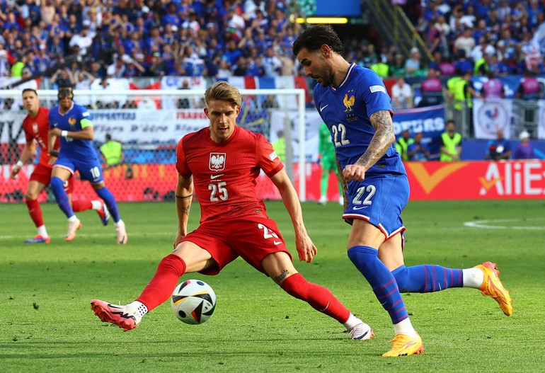 Hai đội cầm chân nhau trong hiệp 1. (Ảnh: reuters) Hai đội cầm chân nhau trong hiệp 1. (Ảnh: reuters)