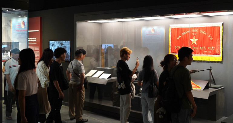 Không gian rộng lớn ở tầng 1 cũng đã đủ để khách tham quan dành ít nhất gần hai tiếng đồng hồ để khám phá kỹ lưỡng từng khu vực trưng bày.