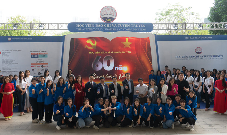 Học viện Báo chí và Tuyên truyền tại Hội báo.