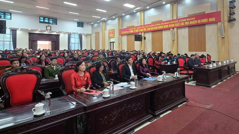 Ghi nhận và đánh giá công tác chuyển đổi số trên địa bàn quận Ba Đình, ông Tạ Nam Chiến, Chủ tịch UBND quận cho biết quận sẽ tiếp tục đẩy mạnh hơn nữa hoạt động này. Ghi nhận và đánh giá công tác chuyển đổi số trên địa bàn quận Ba Đình, ông Tạ Nam Chiến, Chủ tịch UBND quận cho biết quận sẽ tiếp tục đẩy mạnh hơn nữa hoạt động này.