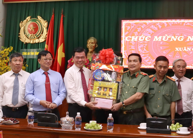 Lãnh đạo tỉnh Đồng Nai thăm, chúc Tết lực lượng Công an tỉnh.