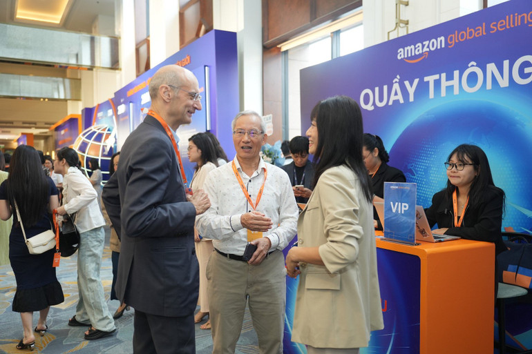 Doanh nghiệp Việt còn nhiều việc cần làm để có thể giành được lợi thế trên sân chơi thương mại điện tử toàn cầu. Doanh nghiệp Việt còn nhiều việc cần làm để có thể giành được lợi thế trên sân chơi thương mại điện tử toàn cầu.