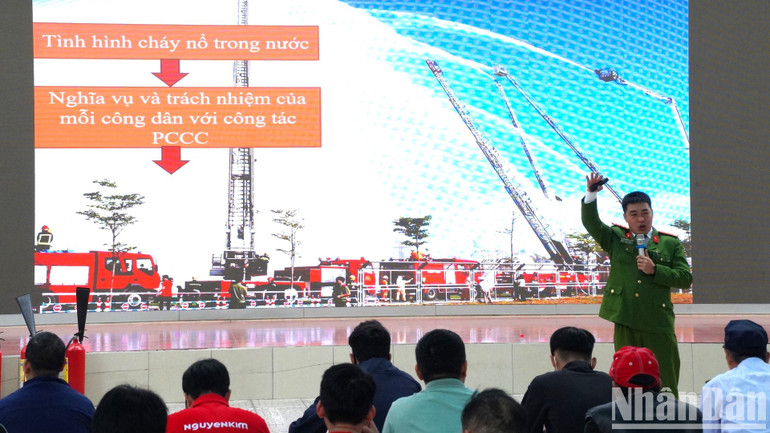 Các giải pháp tăng cường điều kiện an toàn phòng cháy chữa cháy đối với nhà nhiều tầng, nhiều căn hộ, nhà ở kết hợp sản xuất kinh doanh. Các giải pháp tăng cường điều kiện an toàn phòng cháy chữa cháy đối với nhà nhiều tầng, nhiều căn hộ, nhà ở kết hợp sản xuất kinh doanh.