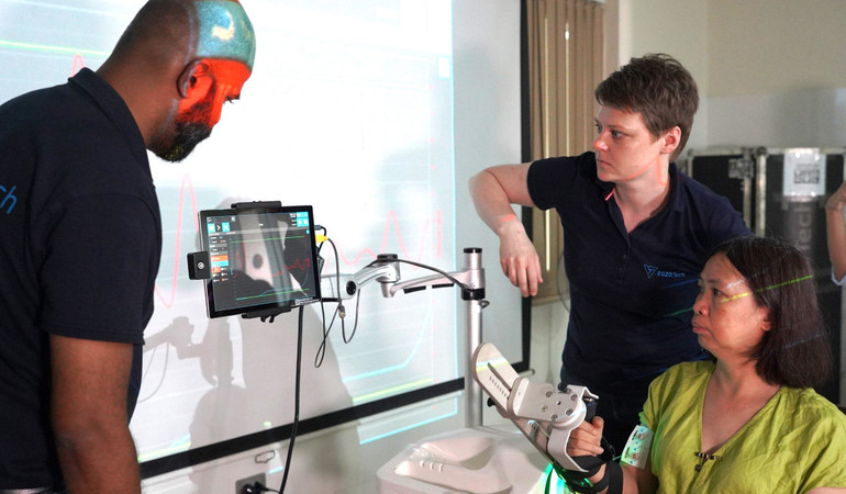 Trí thông minh nhân tạo AI sẽ lưu và phân tích lịch sử bệnh nhân và tư vấn các bài tập được thực hiện.