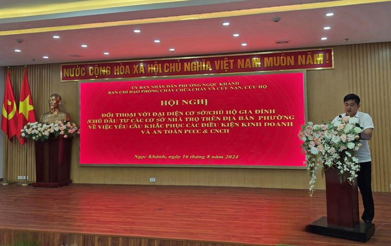 Ông Viên Hải Tuệ, Chủ tịch Ủy ban nhân dân phường Ngọc Khánh chủ trì Đối thoại về an toàn phòng cháy chữa cháy và cứu hộ cứu nạn.