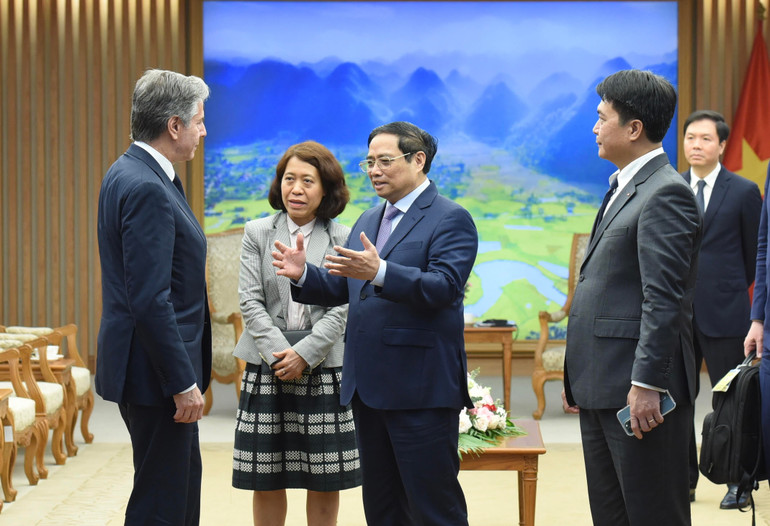 Thủ tướng Phạm Minh Chính trao đổi với Bộ trưởng Ngoại giao Hoa Kỳ Antony Blinken sau buổi tiếp.