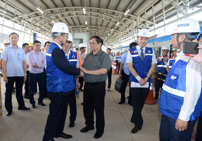 Thủ tướng Phạm Minh Chính trao đổi, cảm ơn Đại sứ Nhật Bản tại Việt Nam Yamada Takio.