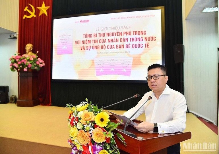 Đồng chí Lê Quốc Minh, Ủy viên Trung ương Đảng, Tổng Biên tập Báo Nhân Dân, Phó Trưởng Ban Tuyên giáo Trung ương, Chủ tịch Hội Nhà báo Việt Nam phát biểu tại buổi lễ. (Ảnh: THỦY NGUYÊN)