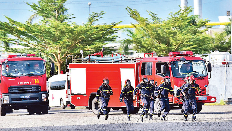 Một tình huống giả định trong diễn tập khu vực phòng thủ tỉnh Cà Mau. Một tình huống giả định trong diễn tập khu vực phòng thủ tỉnh Cà Mau.
