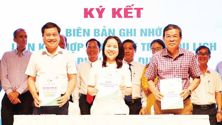 Lễ Ký kết biên bản ghi nhớ Liên kết, hợp tác phát triển du lịch Hội An-Điện Bàn-Duy Xuyên (tỉnh Quảng Nam).