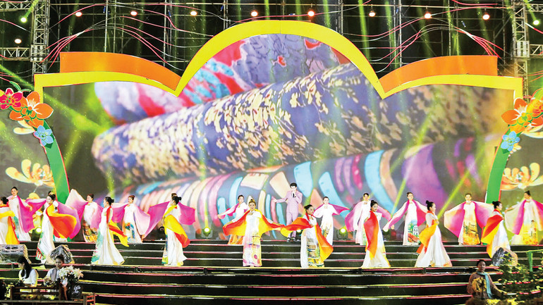 Sắc màu lụa tơ tằm Bảo Lộc. Sắc màu lụa tơ tằm Bảo Lộc.