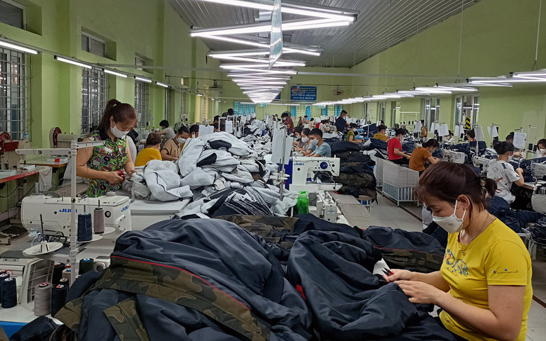 Sản xuất hàng may mặc xuất khẩu tại Tổng công ty cổ phần Dệt may Nam Ðịnh.