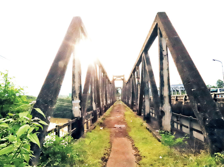 Cầu Sêrêpôk cũ. Cầu Sêrêpôk cũ.