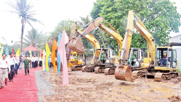 Lễ khởi công dự án hồ chứa nước ngọt Láng Thé tại xã Phương Thạnh, huyện Càng Long, tỉnh Trà Vinh. Lễ khởi công dự án hồ chứa nước ngọt Láng Thé tại xã Phương Thạnh, huyện Càng Long, tỉnh Trà Vinh.