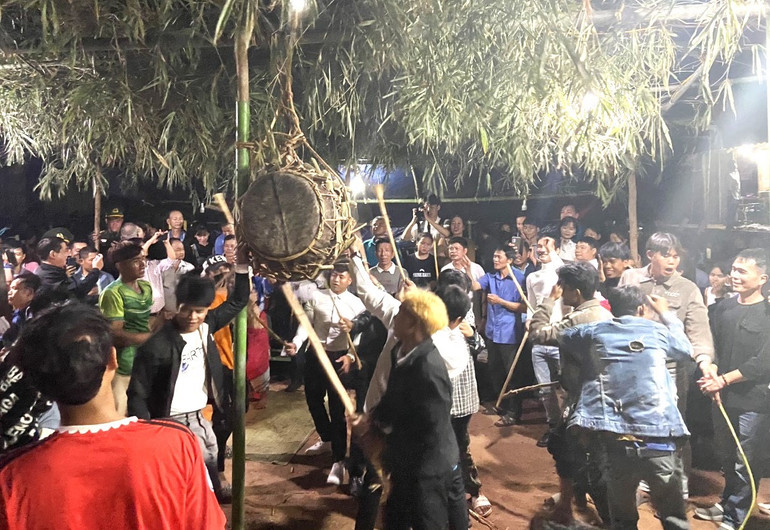 Lễ hội đập trống Ma Coong ở xã Thượng Trạch, huyện Bố Trạch