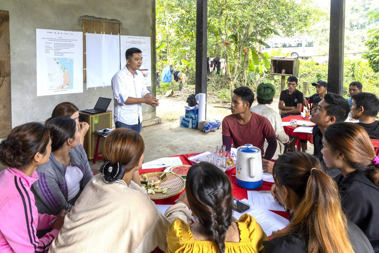 Tập huấn làm du lịch cộng đồng cho đồng bào Bru-Vân Kiều ở xã Ngân Thủy, huyện Lệ Thủy
