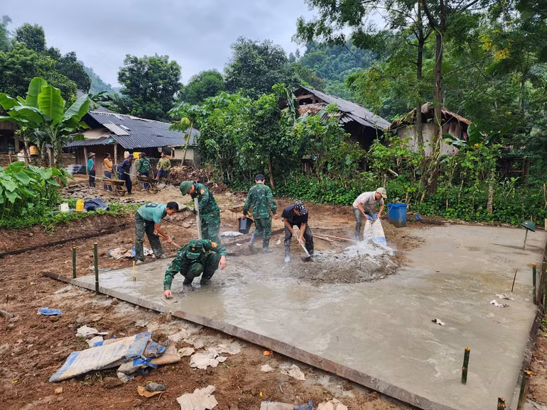 BĐBP Nghệ An hỗ trợ người dân xây dựng hạ tầng phục vụ đời sống, sản xuất