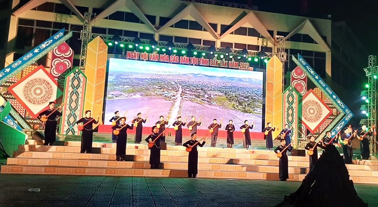 Tiết mục văn nghệ của các dân tộc phía Tây Bắc.