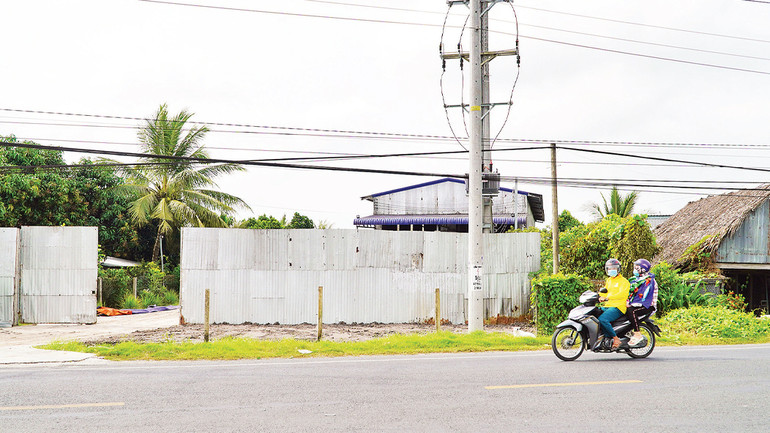 Cơ sở nằm ven tuyến Quốc lộ 30