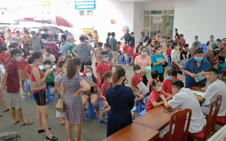 Mô hình tiêm vắc-xin 24/7 tại Trung tâm y tế thành phố Thái Nguyên. (Ảnh THẾ BÌNH) Mô hình tiêm vắc-xin 24/7 tại Trung tâm y tế thành phố Thái Nguyên. (Ảnh THẾ BÌNH)