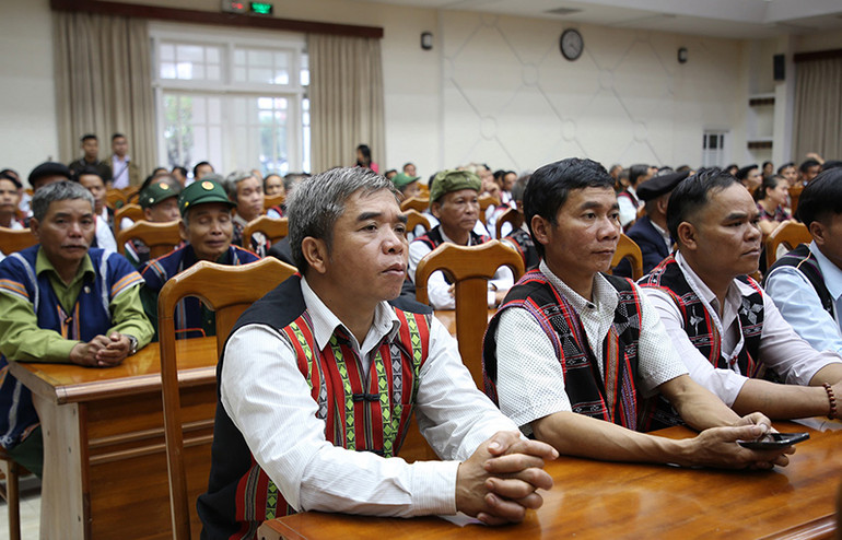 Quang cảnh buổi gặp mặt giữa lãnh đạo tỉnh và người có uy tín trong đồng bào dân tộc thiểu số Quang cảnh buổi gặp mặt giữa lãnh đạo tỉnh và người có uy tín trong đồng bào dân tộc thiểu số