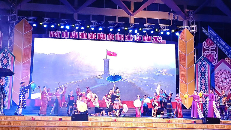 Một tiết mục vui hội đoàn kết.