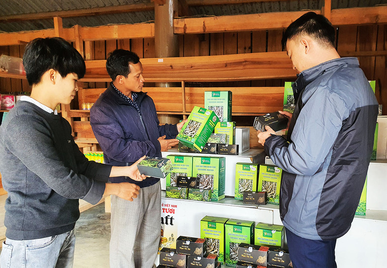 Nhờ sàn thương mại điện tử, người tiêu dùng dễ dàng tiếp cận với các sản phẩm OCOP tại vùng sâu, vùng xa huyện Tu Mơ Rông, tỉnh Kon Tum.