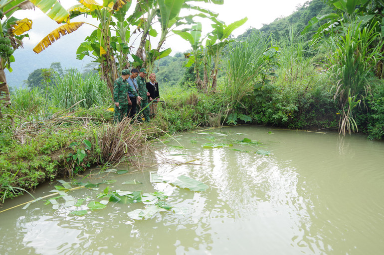 Thông thạo tiếng dân tộc giúp bộ đội thuận lợi hơn trong tuyên truyền đến đồng bào dân tộc. Thông thạo tiếng dân tộc giúp bộ đội thuận lợi hơn trong tuyên truyền đến đồng bào dân tộc.
