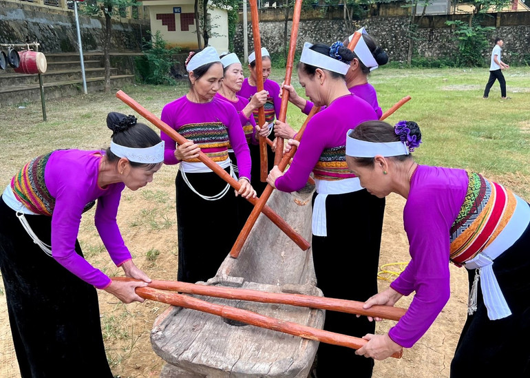 Tập quán xã hội và tín ngưỡng Keng Loóng của người Thái, Mai Châu, Hòa Bình được công nhận là Di sản phi vật thể Quốc gia.