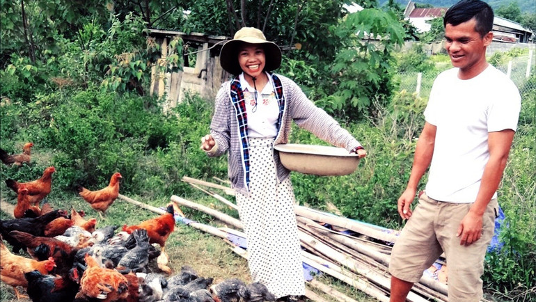 Mô hình giảm nghèo về chăn nuôi gia cầm của bà con dân tộc thiểu số huyện miền núi Nam Đông.