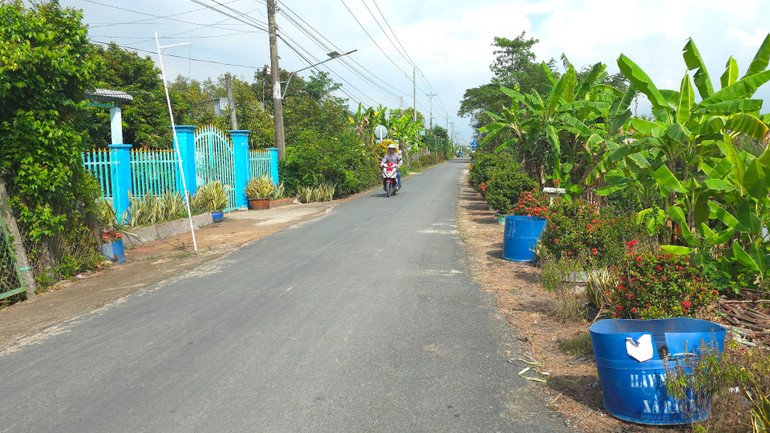 Đường nông thôn mới xã Vĩnh Nhuận, huyện Châu Thành, tỉnh An Giang được bê-tông hóa.
