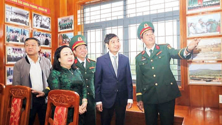 Khu trưng bày tài liệu, hiện vật lịch sử tại di tích.