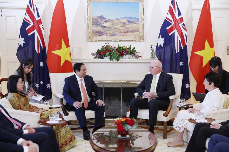 Thủ tướng Phạm Minh Chính và Phu nhân hội kiến Toàn quyền Australia David Hurley và Phu nhân. (Ảnh TTXVN)