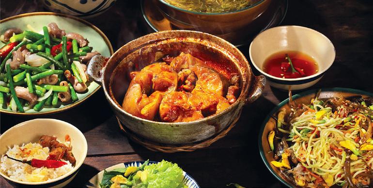 Bếp nhà Lục tỉnh - Mâm cơm cá hú. Ảnh do nhân vật cung cấp