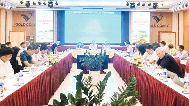 Các đại biểu tham luận tại diễn đàn