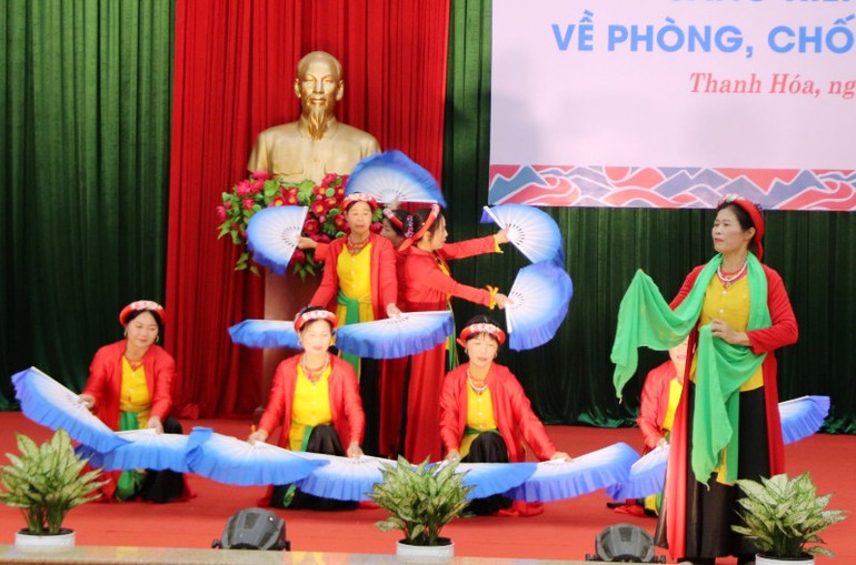 Một tiết mục văn nghệ do các hội viên phụ nữ Thanh Hóa biểu diễn. Một tiết mục văn nghệ do các hội viên phụ nữ Thanh Hóa biểu diễn.