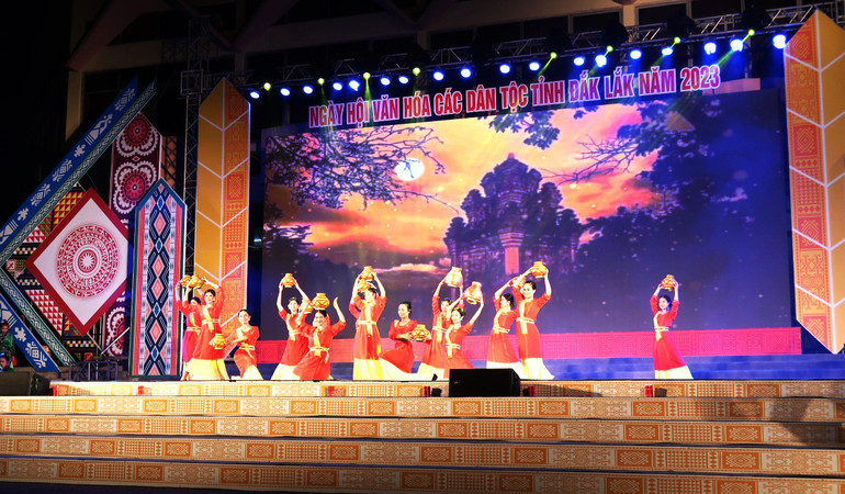 Tiết mục văn nghệ của dân tộc Chăm.